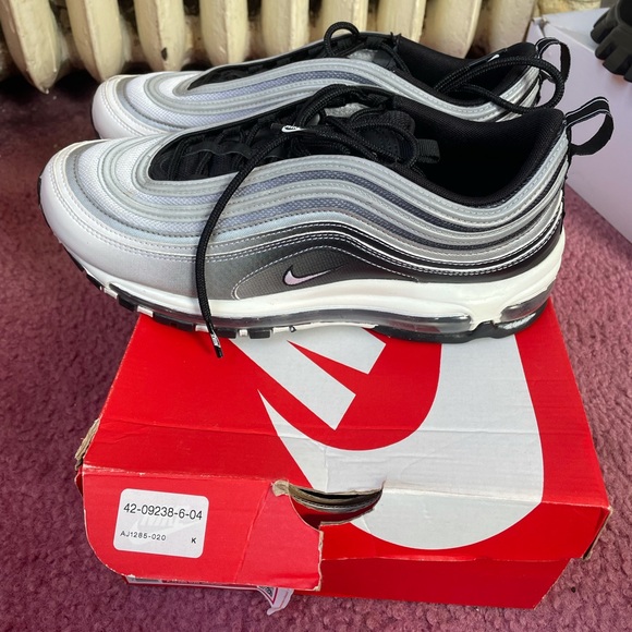 ALL USED SNEAKERS IN GOOD CONDITION